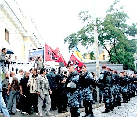 kyiv_protest_against_kirill.jpg