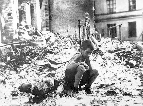 polish_child_in_the_ruins_of_warsaw_september_1939.jpg