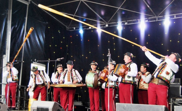 ukraine_festival_mukachevo_red_wine_2013.jpg